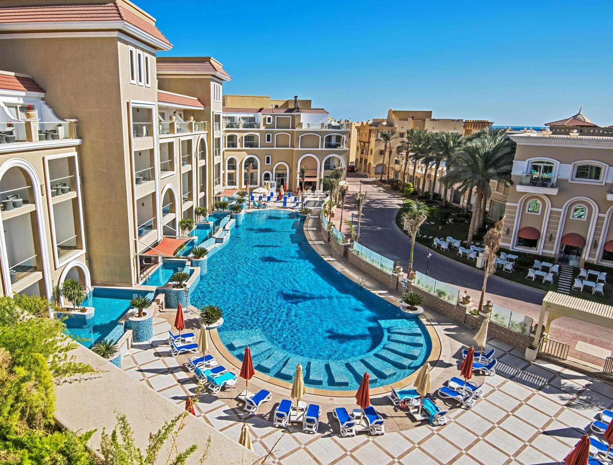 فندق وسبا بريمير رومانس بوتيك  الغردقة المظهر الخارجي الصورة The resort's main pool